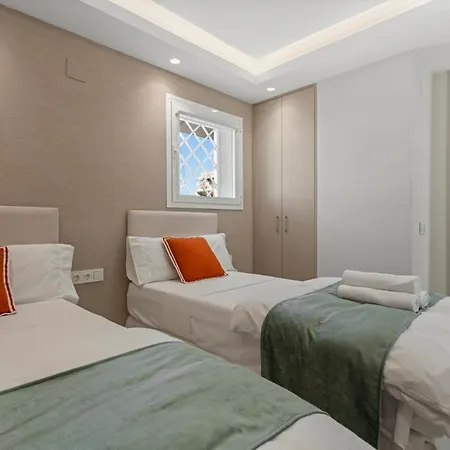 Apartament Front With Pool