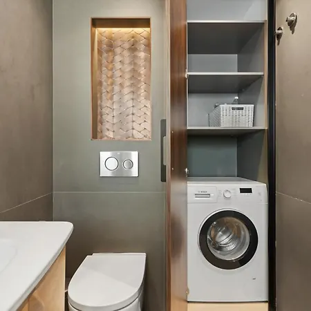 Apartman Front With Pool *