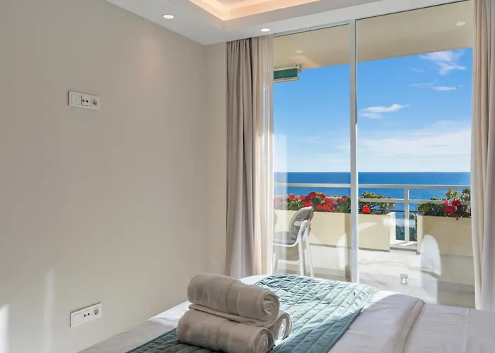 Front With Pool *